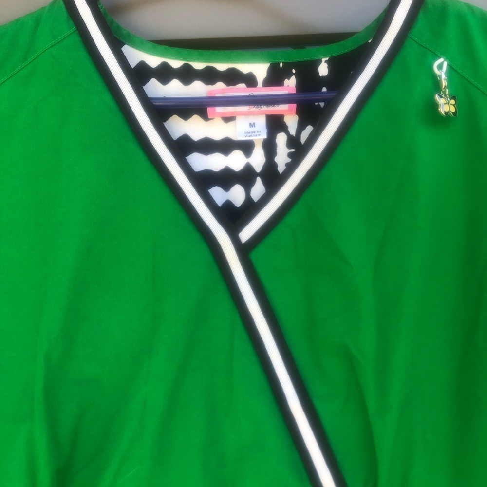 Medium green koi top